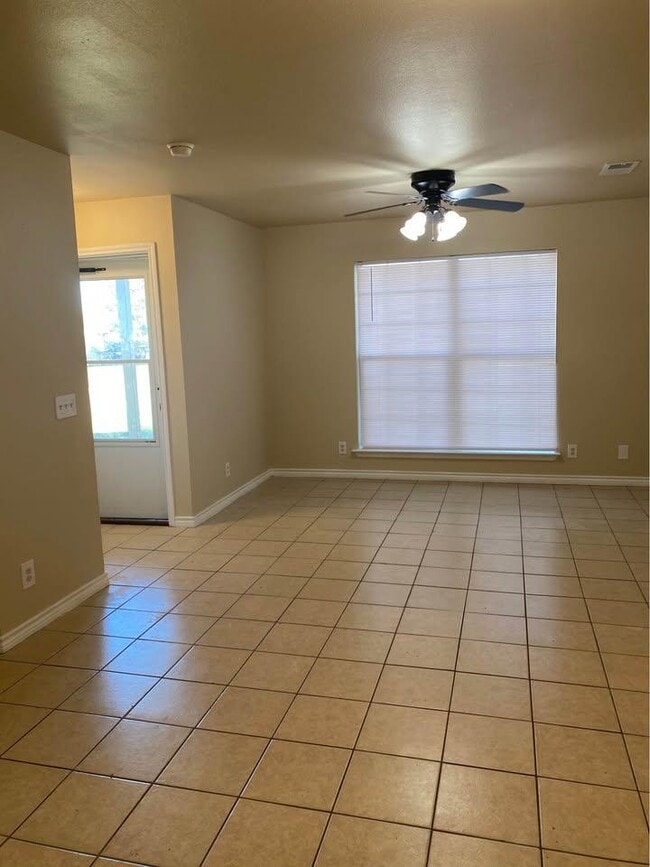 1300 32nd St in Wichita Falls, TX - Building Photo - Building Photo