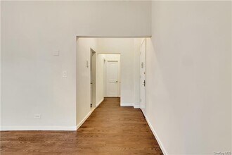 168 Myrtle Blvd, Unit D in Larchmont, NY - Building Photo - Building Photo