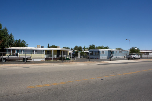 Apple Valley Mobile Home Lodge in Apple Valley, CA - Building Photo - Building Photo