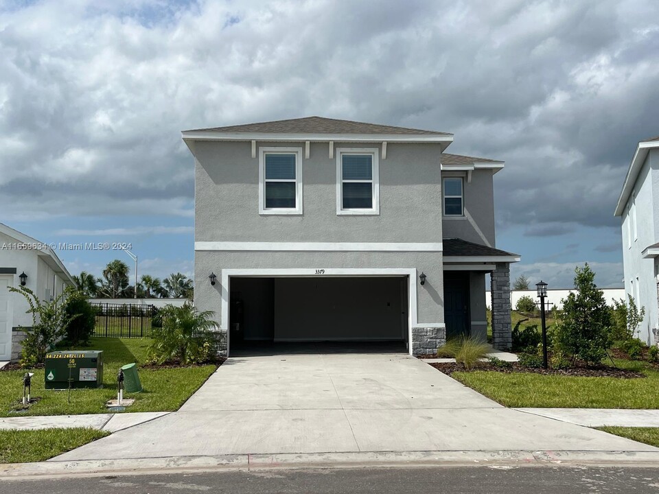 3379 Hilltop Cir in Bradenton, FL - Building Photo