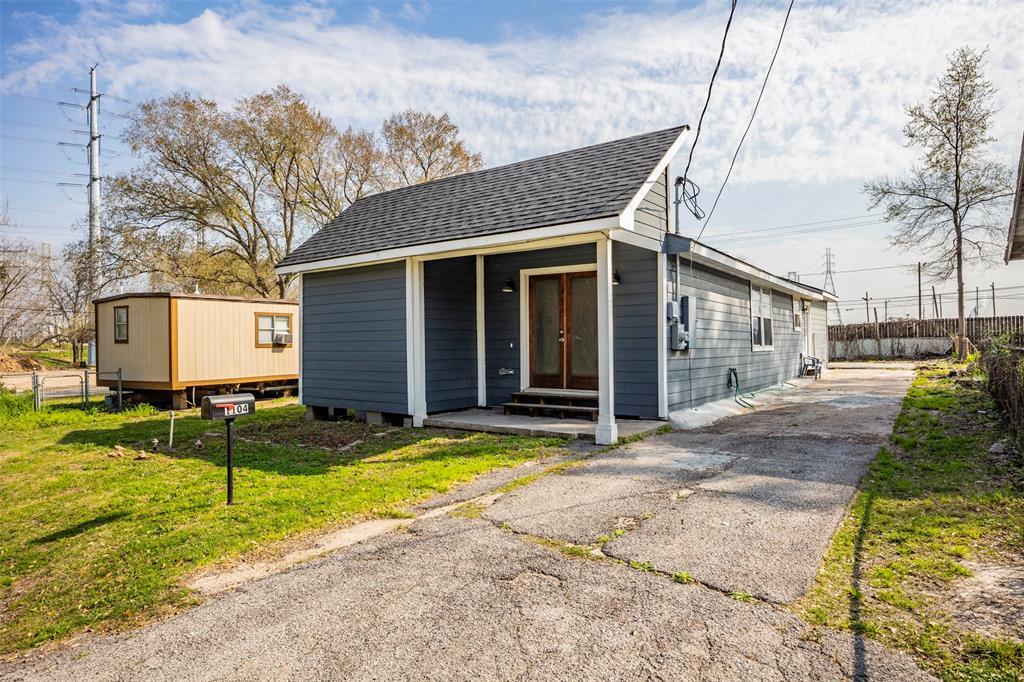 1104 1st St in Galena Park, TX - Building Photo