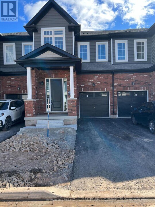 94 Brown St in Erin, ON - Building Photo