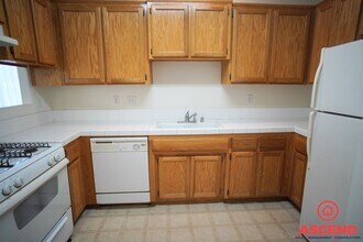 548 Yellow Meadow Ct in Bakersfield, CA - Building Photo - Building Photo