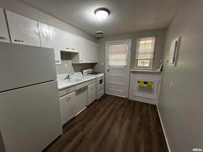 108 Oakdale Rd in East Peoria, IL - Building Photo - Building Photo