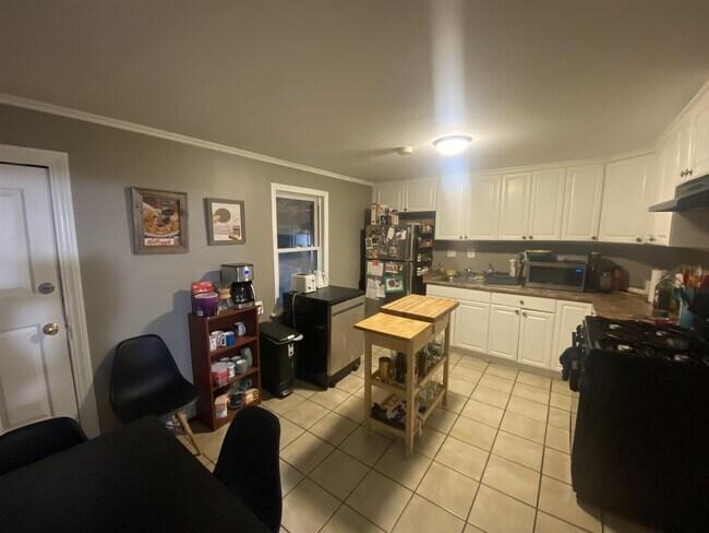 24 Allen St, Unit 1 in Somerville, MA - Foto de edificio - Building Photo