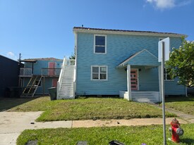 4305 Ave S, Unit B in Galveston, TX - Building Photo