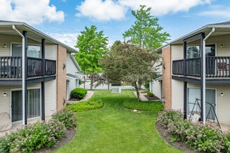 Winfield Commons in Westlake, OH - Foto de edificio - Building Photo