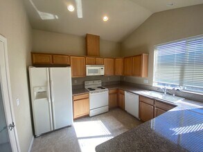 5717 Pumpkin Ridge Dr in Sparks, NV - Building Photo - Building Photo