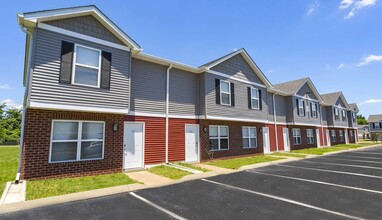 Chariot Pointe Apartments in Murfreesboro, TN - Building Photo - Building Photo