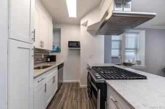 25 W Broadway in Long Beach, NY - Building Photo - Building Photo