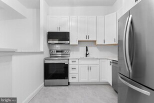 4930 West Chester Pike in Newtown Square, PA - Building Photo