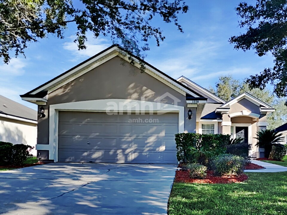 1558 Canopy Oaks Dr in Orange Park, FL - Building Photo