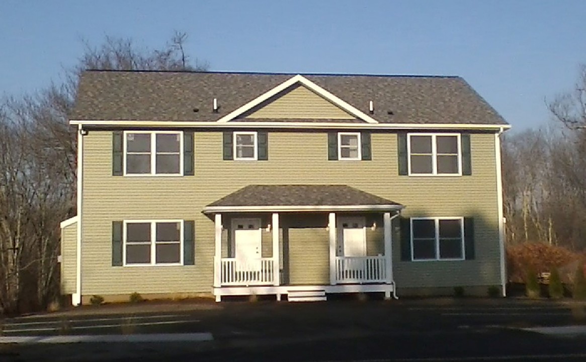 2044 Boston Post Rd in Westbrook, CT - Building Photo