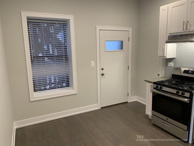 849 W Lill Ave in Chicago, IL - Building Photo - Building Photo