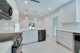 1449 Cecilia Ave in Coral Gables, FL - Building Photo - Building Photo