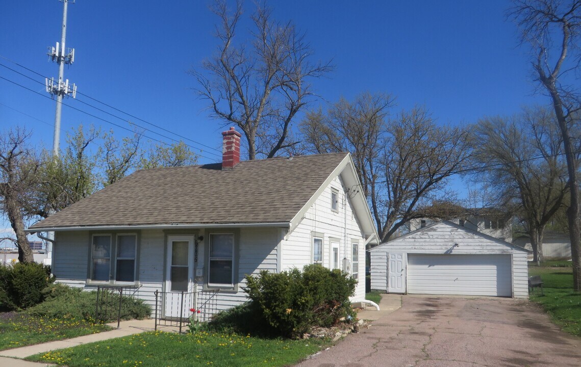 1002 E 17th St in Sioux Falls, SD - Building Photo