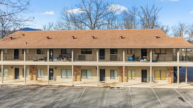 1426 Mountain Ranch Rd in Newport, TN - Foto de edificio - Building Photo