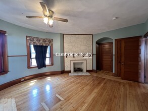 22 Grand View Ave, Unit 2A in Somerville, MA - Foto de edificio - Building Photo