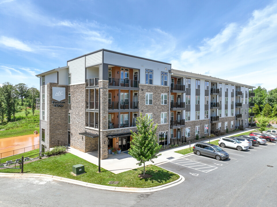 Preston Ridge in Hickory, NC - Foto de edificio