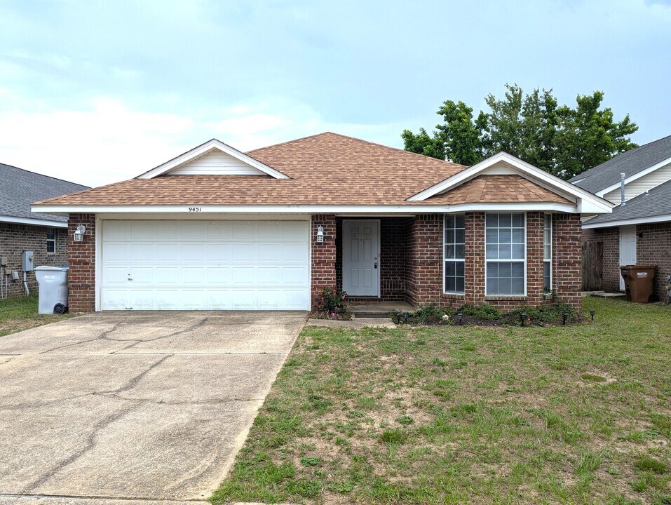 9451 Pine Lily Ct in Navarre, FL - Building Photo