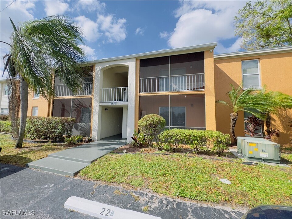 12622 Kenwood Ln in Ft. Myers, FL - Building Photo