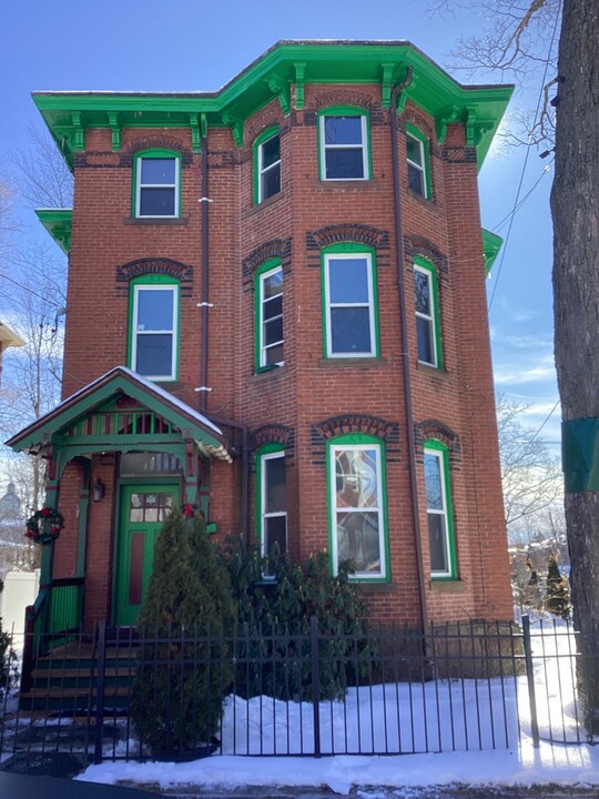 29 Florence St in Hartford, CT - Building Photo