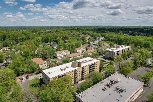 Hampshire House Apartments in Cherry Hill, NJ - Foto de edificio - Building Photo