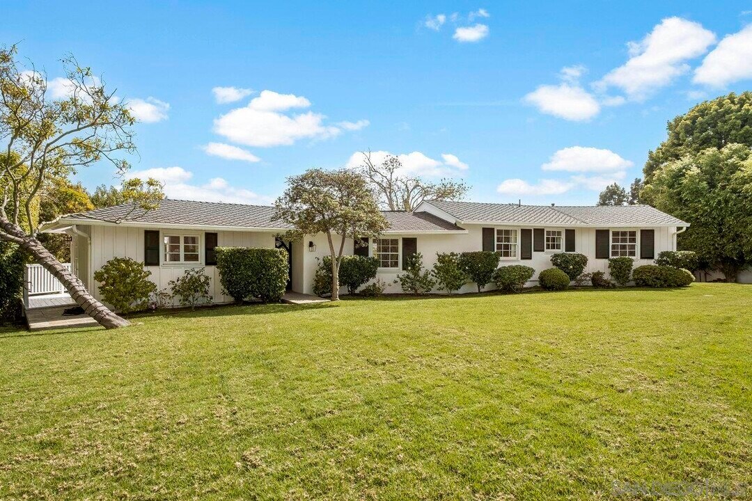 6303 La Jolla Scenic S Dr in San Diego, CA - Building Photo