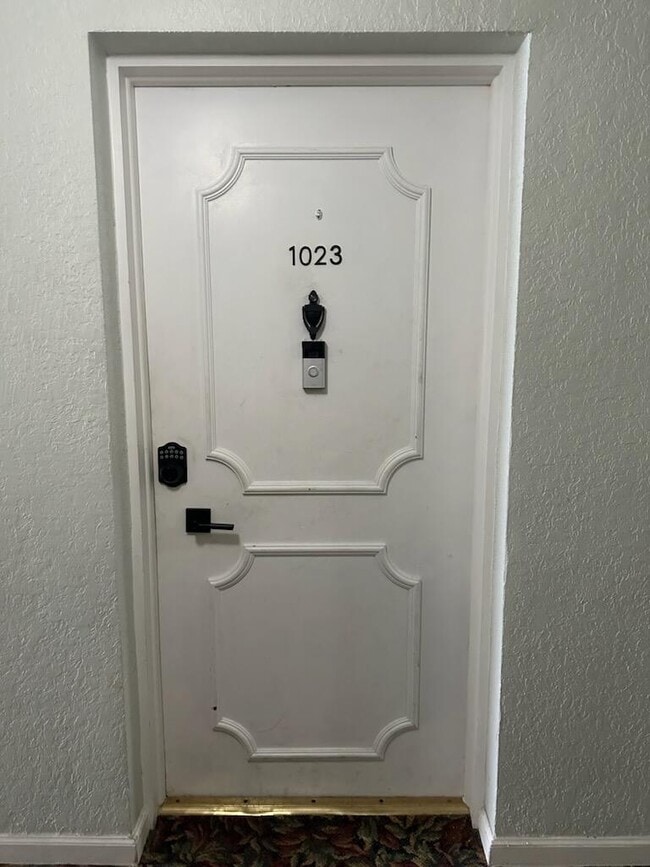 2220 NE 68th St in Fort Lauderdale, FL - Building Photo - Building Photo