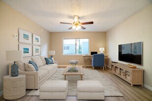 Lago Bello Apartment Homes in Tampa, FL - Building Photo