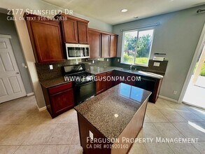 2177 Stansfield Dr in Roseville, CA - Building Photo - Building Photo