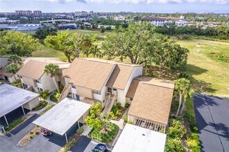 688 Bird Bay Cir, Unit 27 in Venice, FL - Foto de edificio - Building Photo