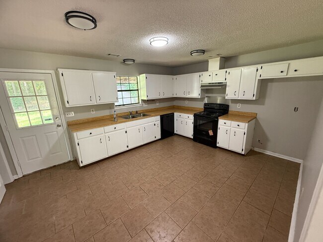 3820 Donna Dr in Millbrook, AL - Building Photo - Building Photo