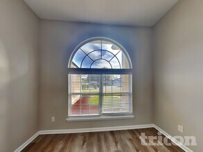 1668 Hidden Forest Ln in Jacksonville, FL - Foto de edificio - Building Photo