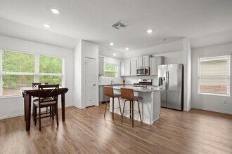 4000 Fort Collins Way in Austin, TX - Building Photo - Building Photo