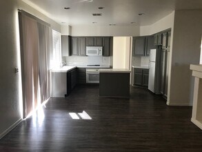 344 Velino Ave in Las Vegas, NV - Foto de edificio - Building Photo