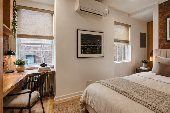 86 Christopher St in New York, NY - Building Photo - Building Photo