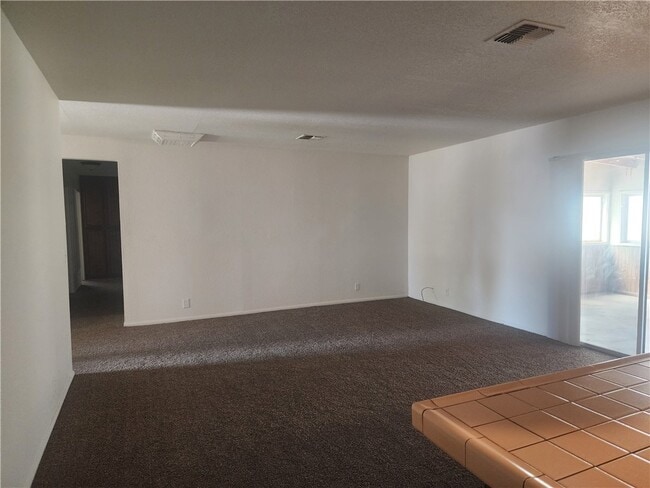 1365 Trane Rd in Bullhead City, AZ - Building Photo - Building Photo
