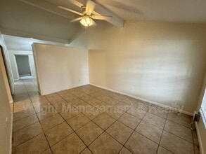 8508 Pinehurst Dr in Tampa, FL - Building Photo - Building Photo