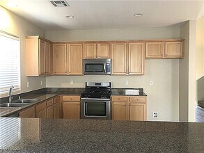 183 Rolling Fields Ct, Unit 10-10106 in Henderson, NV - Building Photo - Building Photo