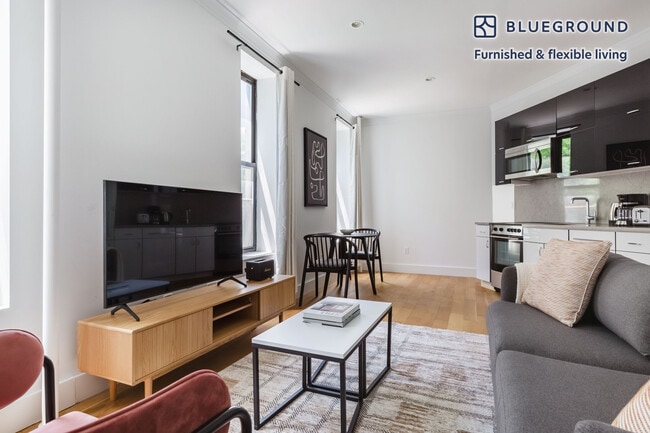 403 E 69th St in New York, NY - Building Photo - Building Photo