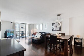 1147 Hillsboro Mile in Hillsboro Beach, FL - Building Photo - Building Photo