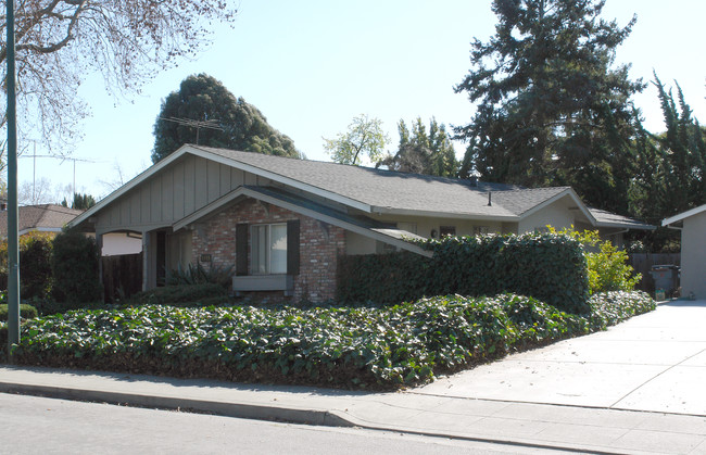 Sierra Vista Apartments in Mountain View, CA - Building Photo - Building Photo