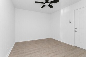 16016 Green Manor Dr, Unit D in Humble, TX - Building Photo - Building Photo