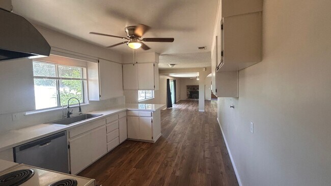 9011 E Sedan Ave in Manteca, CA - Building Photo - Building Photo