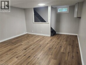197 Cedarvale Crescent in Waterloo, ON - Building Photo - Building Photo