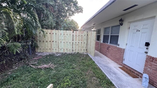 216 NE 41st St in Oakland Park, FL - Building Photo - Building Photo