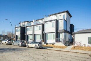 460 19 Av NE in Calgary, AB - Building Photo