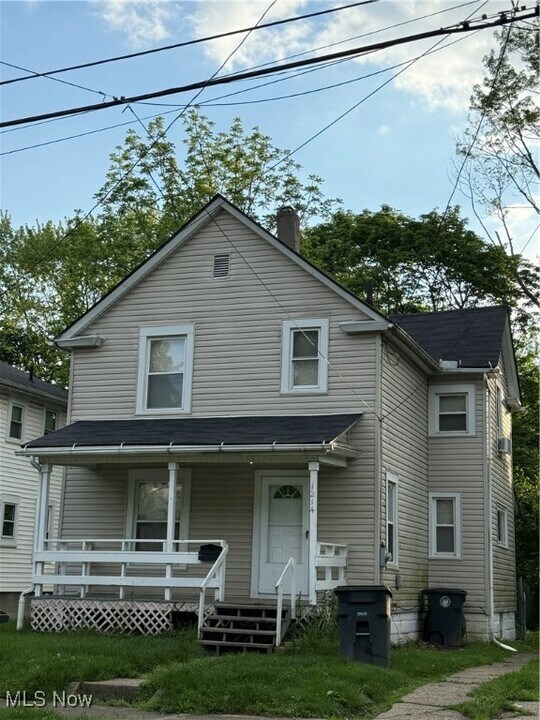 1214 Bellows St in Akron, OH - Building Photo