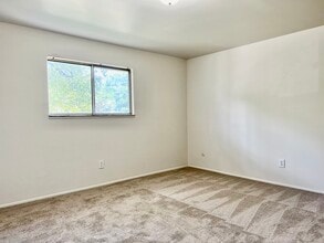 Ziegler Apartments in Taylor, MI - Building Photo - Building Photo